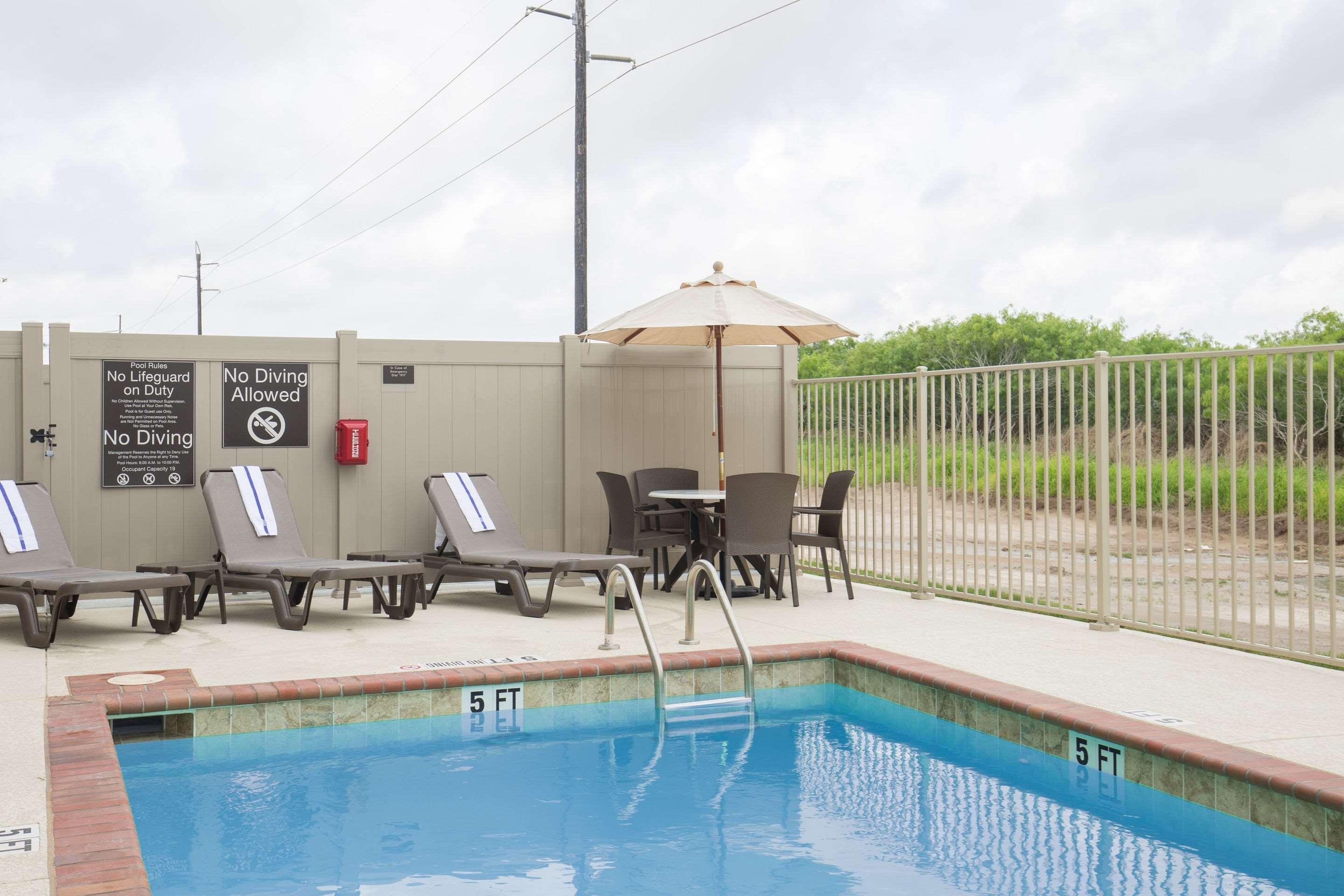 אינגלסייד Sleep Inn & Suites מראה חיצוני תמונה